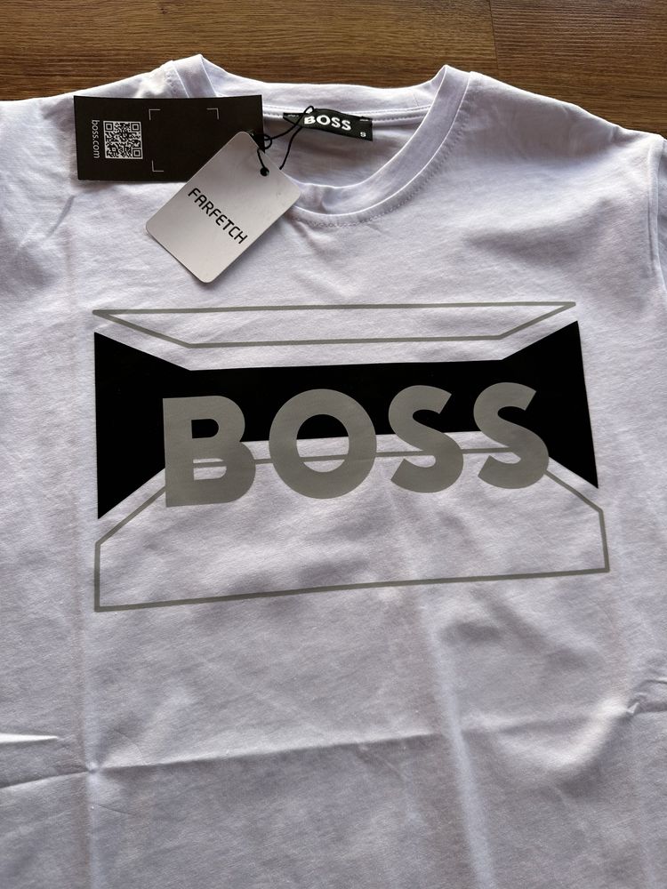 Мъжка,памучна,бяла тениска Hugo BOSS