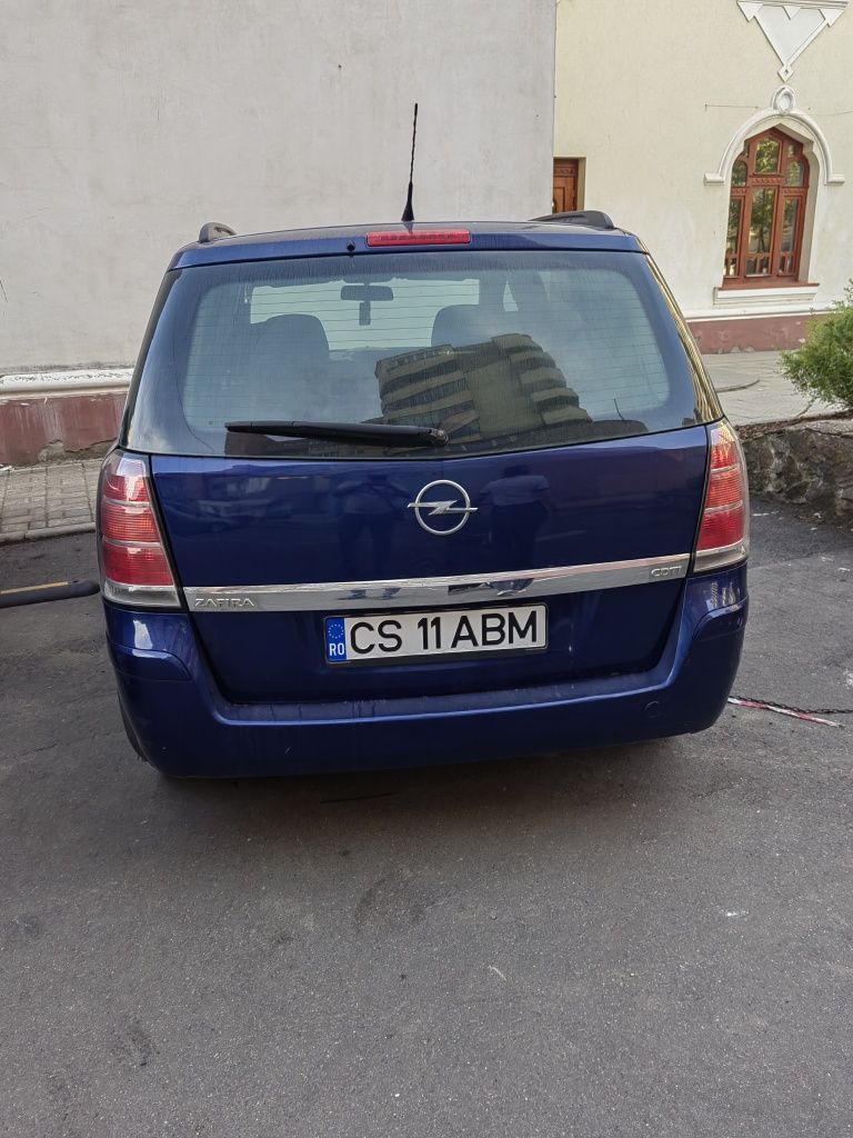 Vând Opel Zafira b