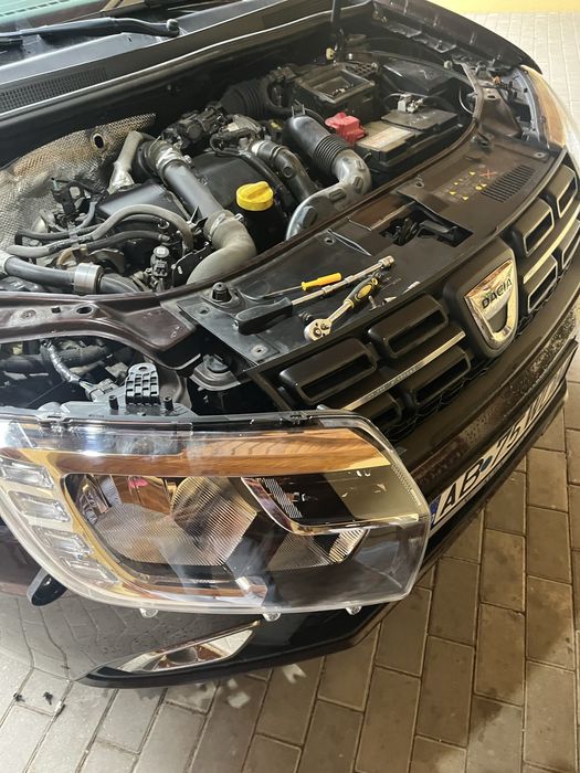 Vand far dacia logan 2018 este ca nou fara rupruri si zgarieturi