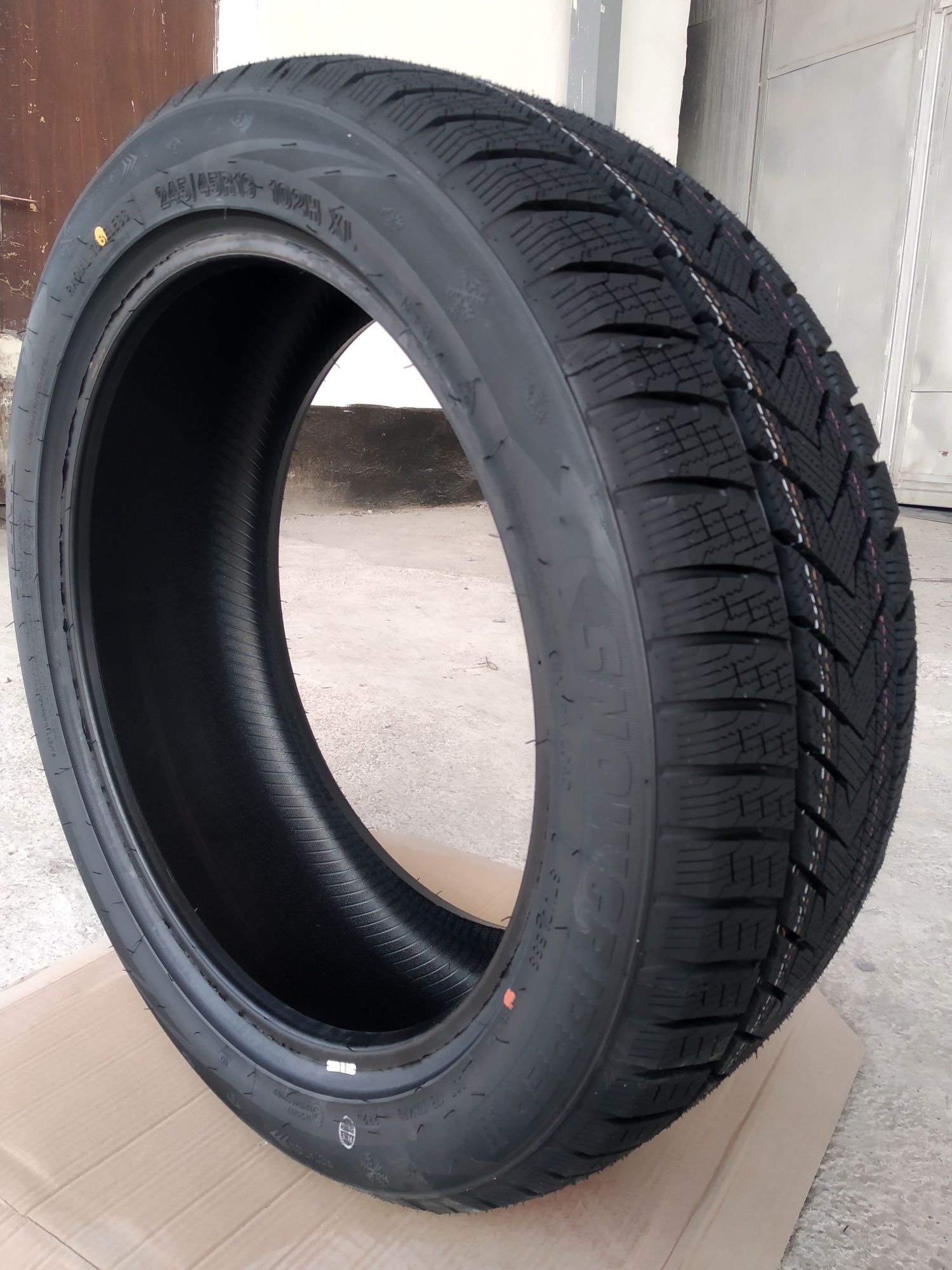 Зимние автошины 245/45R19