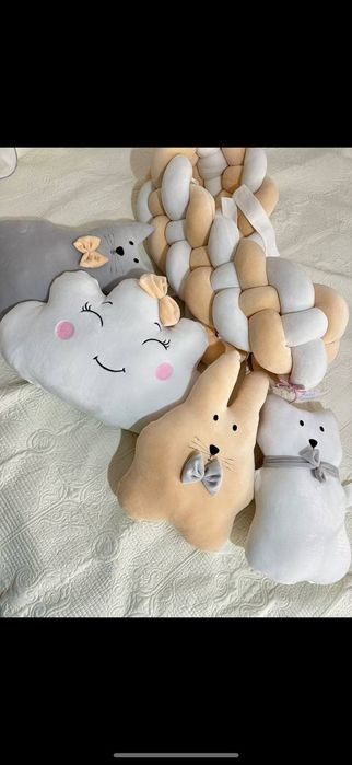 продаю детскую кроватку с игрушками