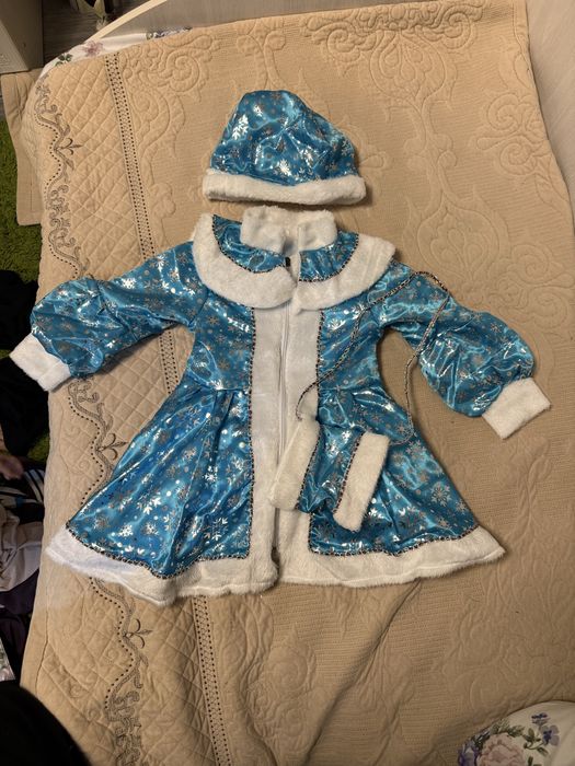 Костюм снегурочки 3-4годика один раз одевали почти новая