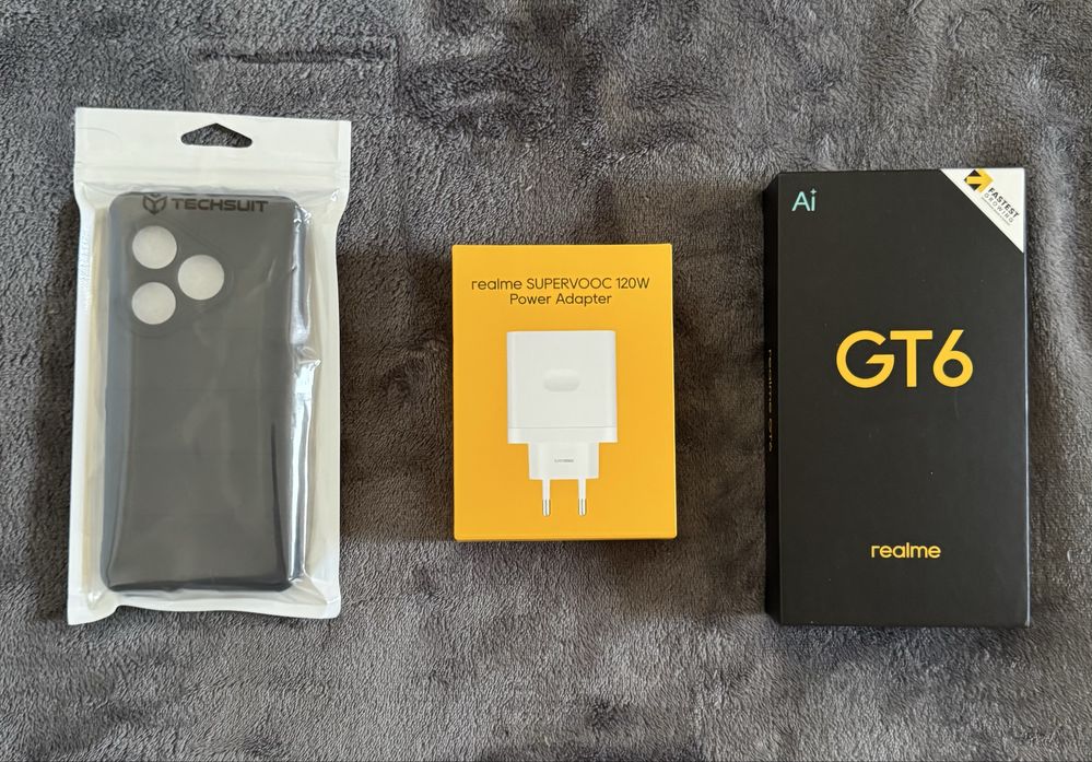 Vând Realme GT6 16 GB RAM 512 GB