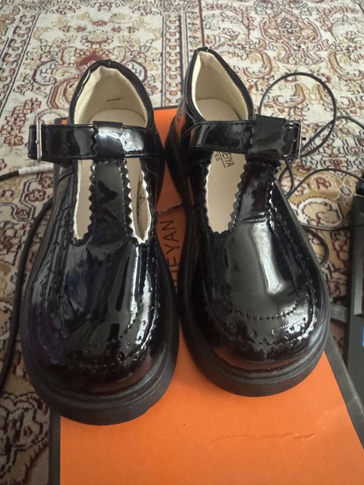 Продам туфли для девочки