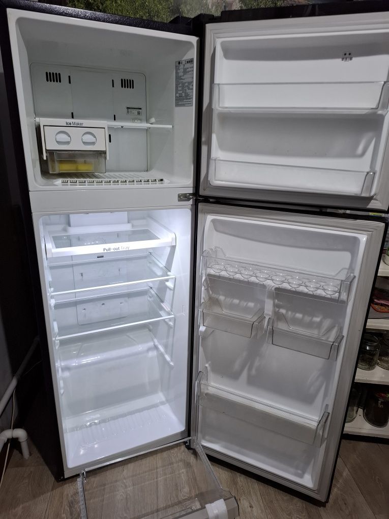 продаю холодильник LG