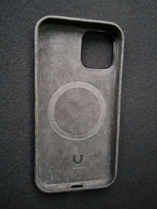 Husa alcantara magnetica iPhone 12pro în stare foarte buna