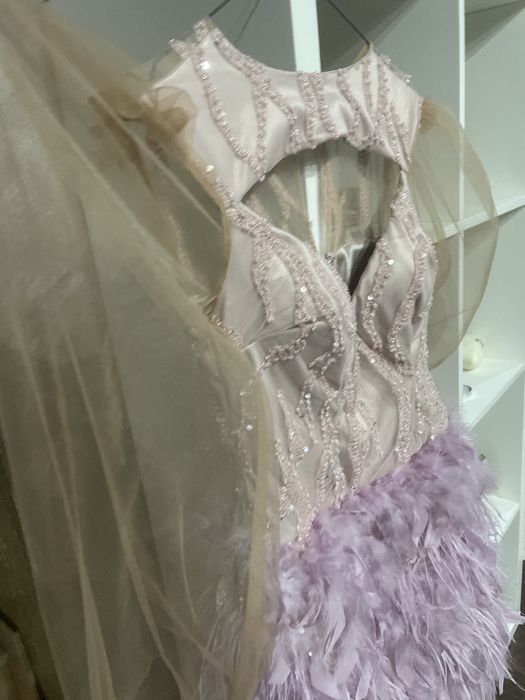 rochie facuta pe comanda .