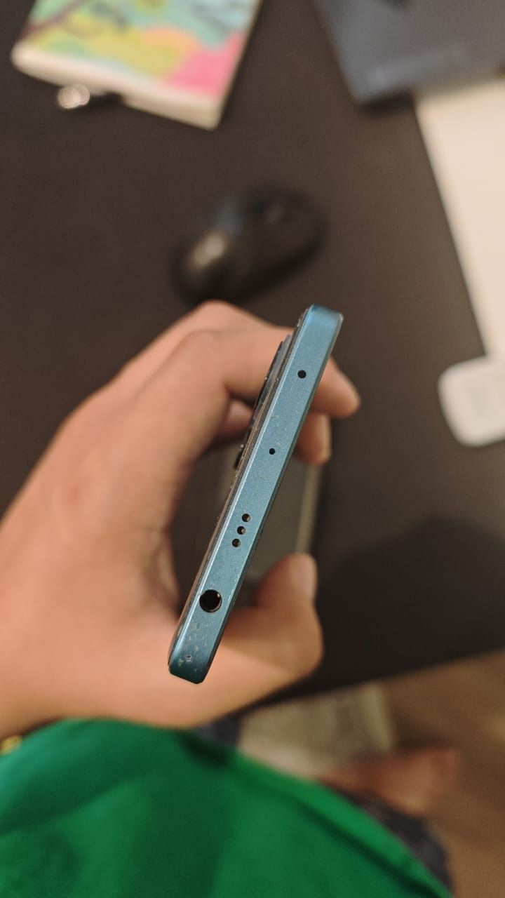 Телефон Poco F5.