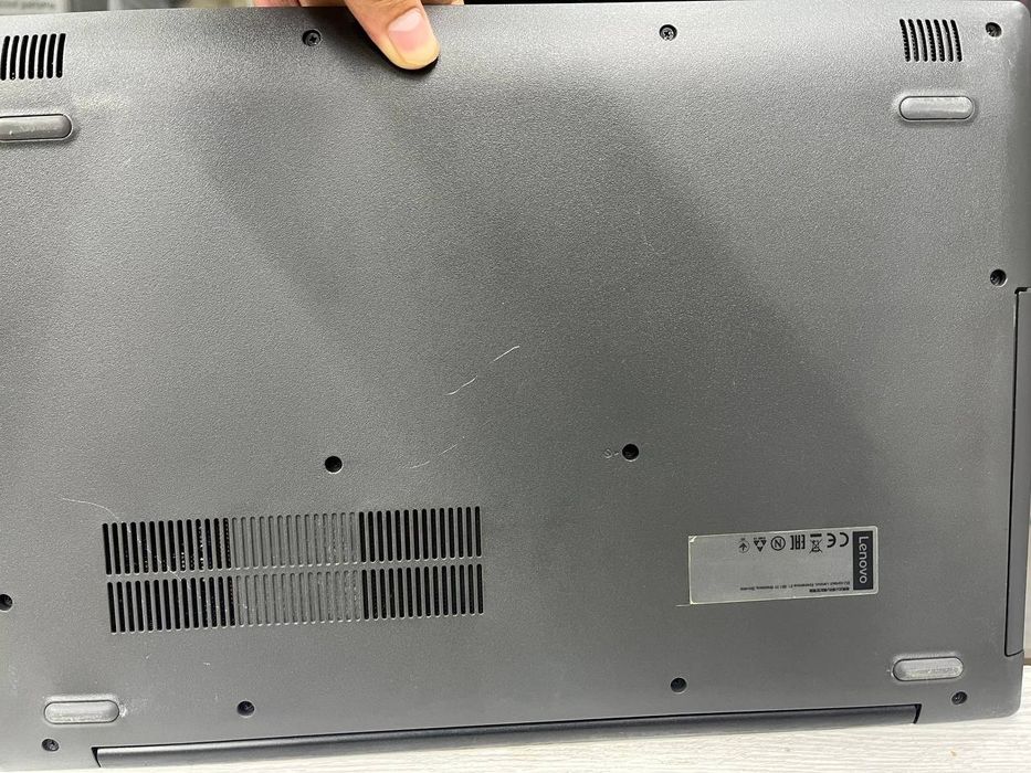 Lenovo notebook sotiladi
