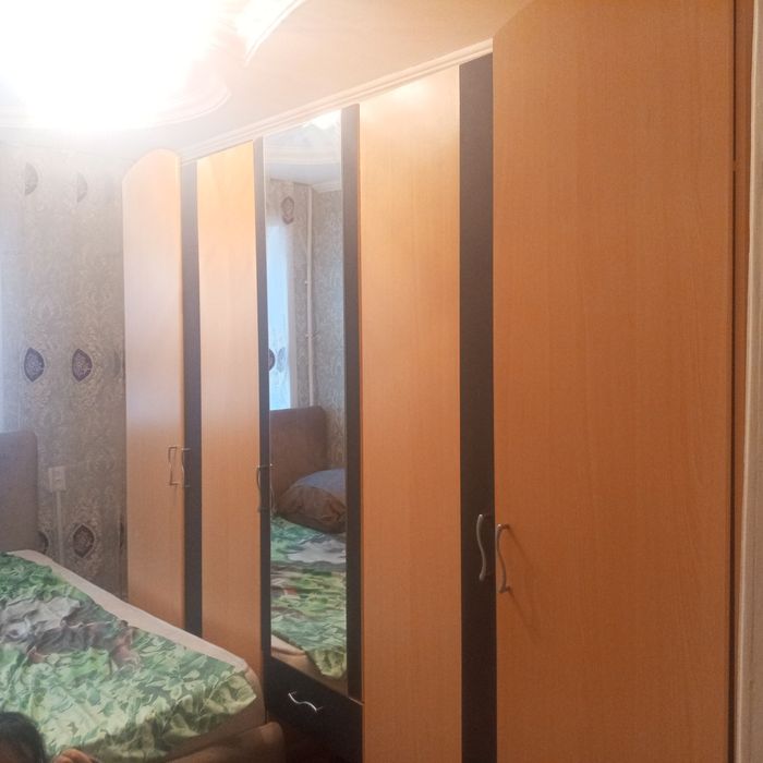 Шкаф и стиральная машина