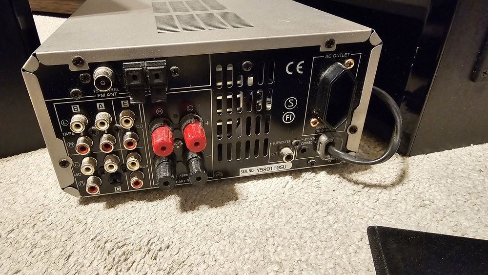 Amplituner Yamaha RX-E100, boxe NX-E100 si telecomanda