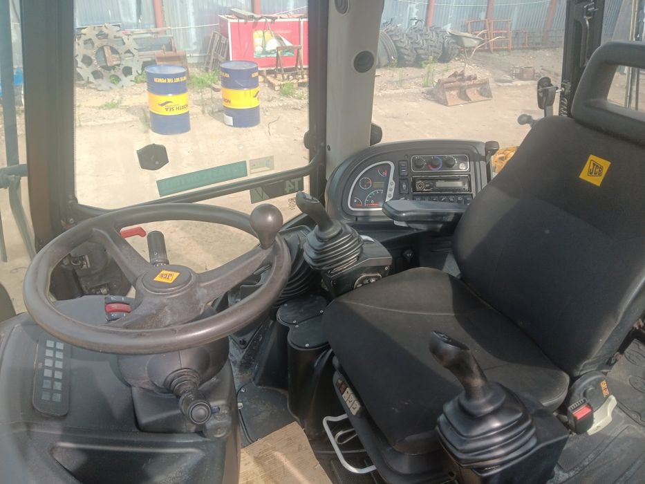 Vând buldoexcavator jcb 4cx