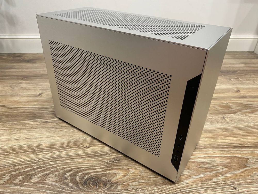 lian li a4 h2o + corsair sf750