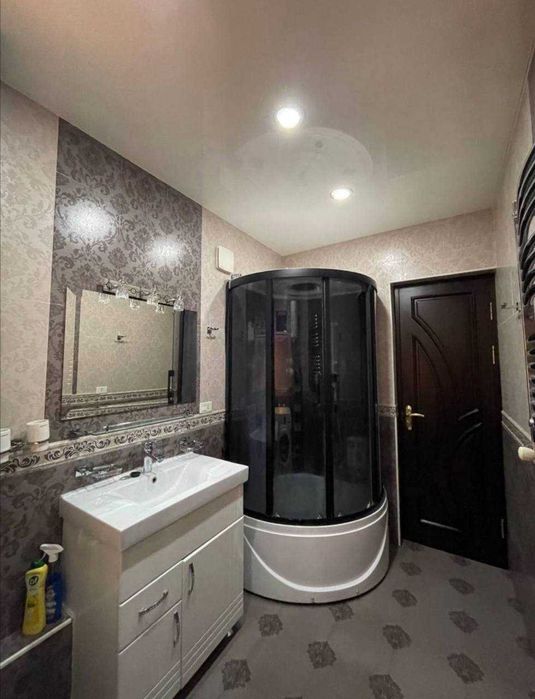 Центр 3 комнатная 3 этаж 77 серия Ойбек Метро рядом