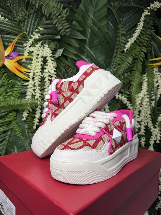 Valentino Garavani One Stud Pink