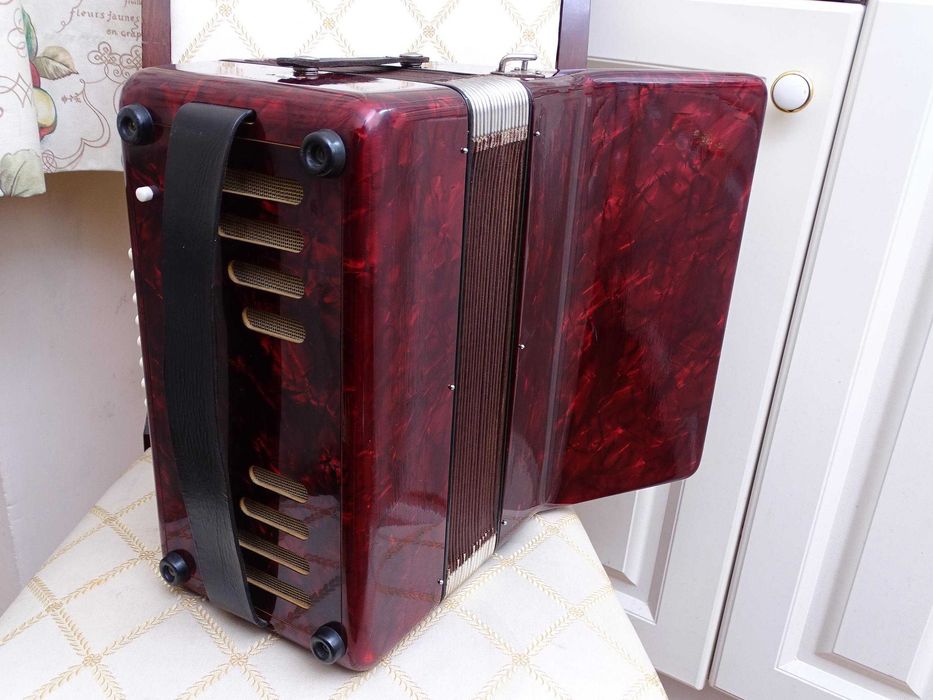 Стар акордеон Велтмайстер 40 баса