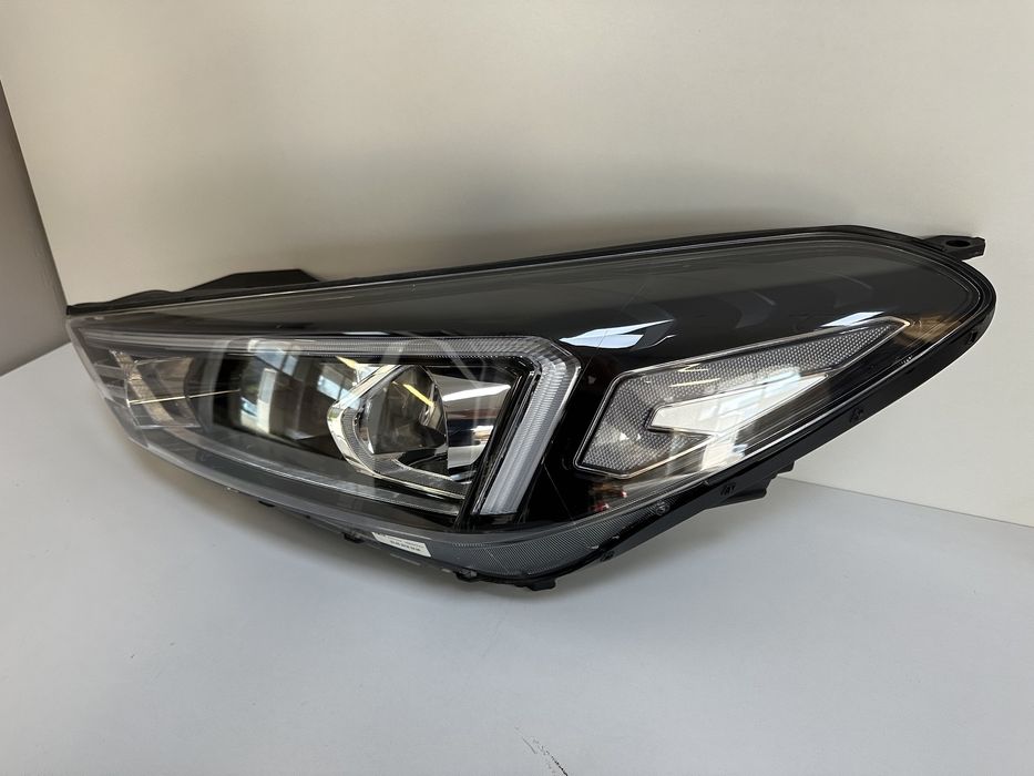 Hyundai tucson фар фарове ляв