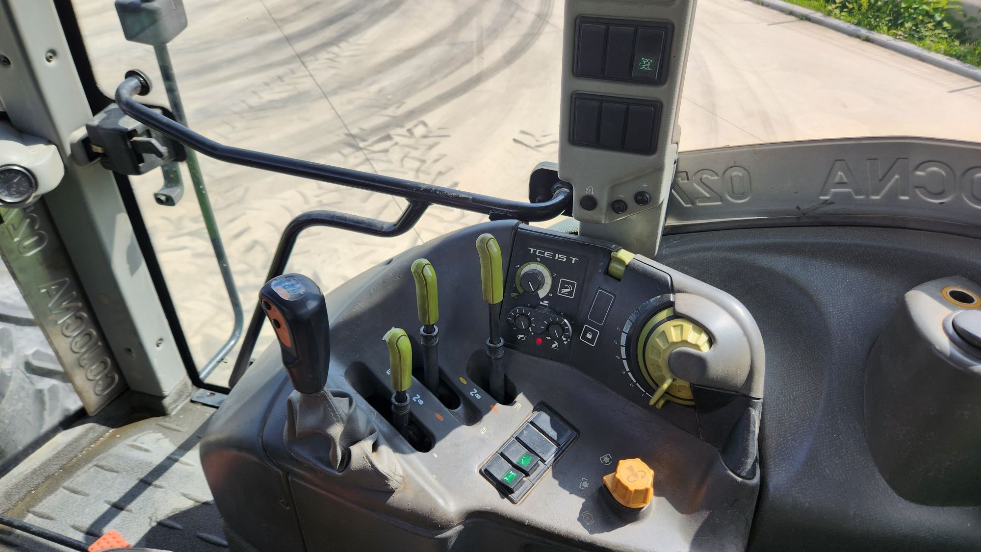 Vand Tractor Claas Arion 630