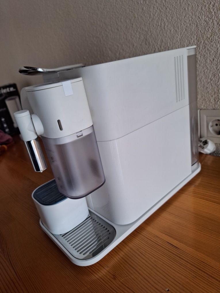 Кафемашина Nespresso Lattissima One EN 500.W, 19 bar, 1400 W