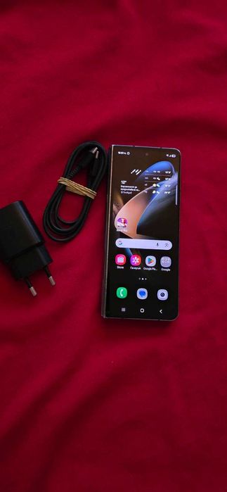 Samsung Galaxy Z Fold4 12GB RAM 256GB Graygreen-САМО НА МАЛЪК ДИСПЛЕЙ!