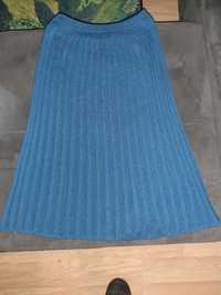 Синя плетена пола