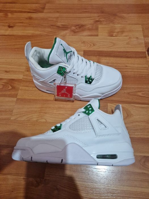 Adidași Jordan patru