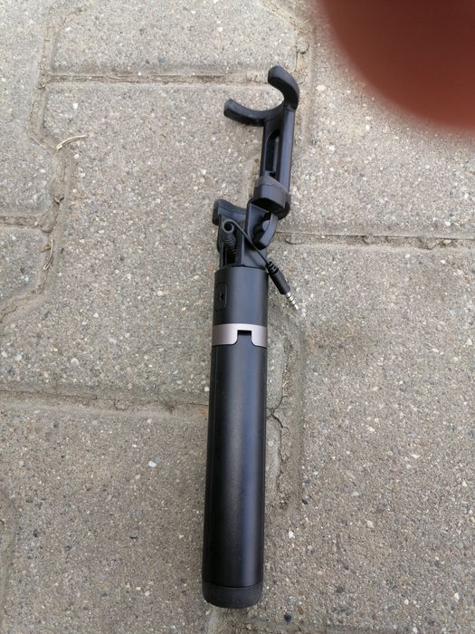 Selfie stick și trepied 2 în 1