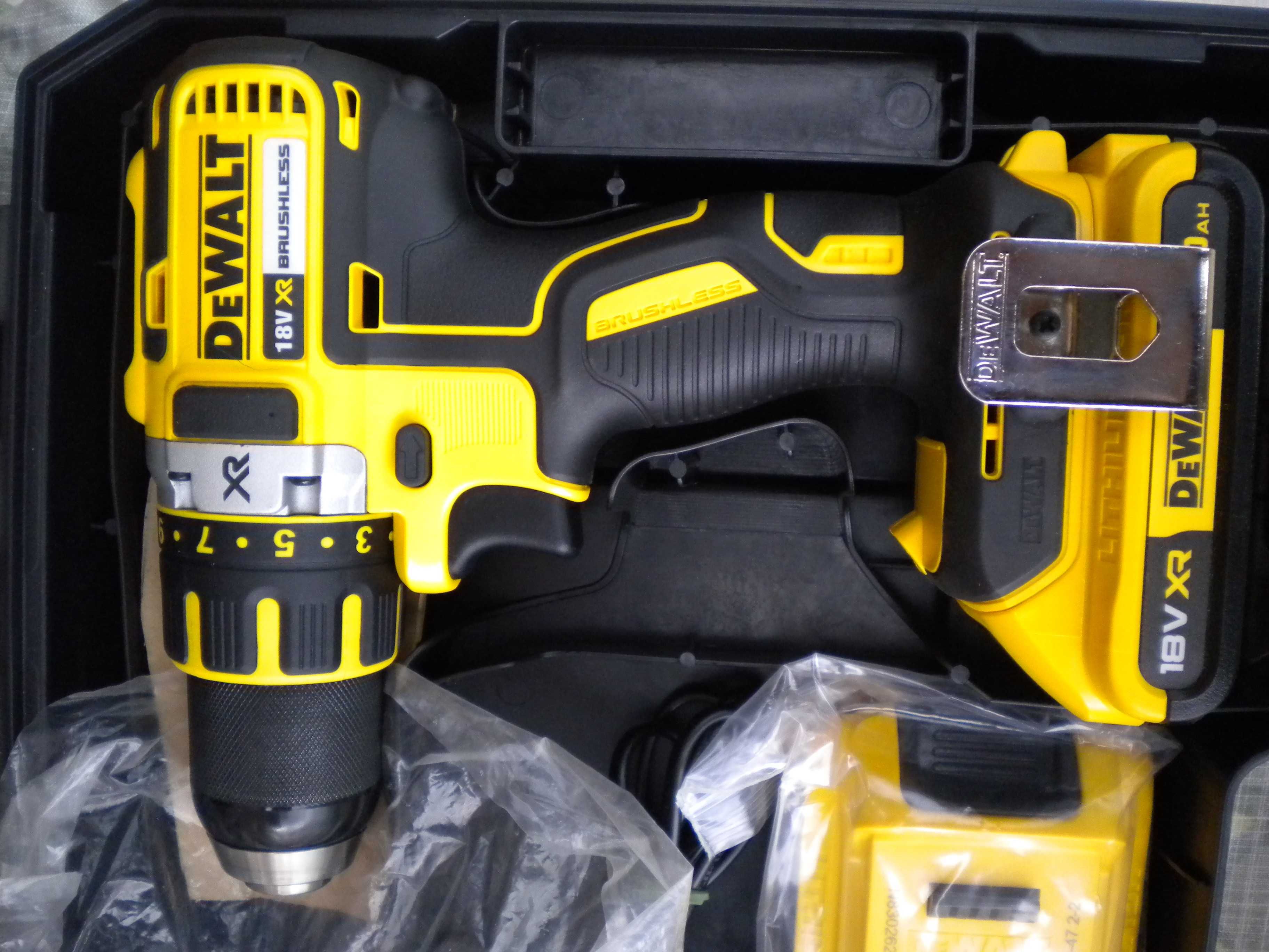 Mașină de găurit / înșurubat DeWalt DCD 790D2-QW - ca NOUA !
