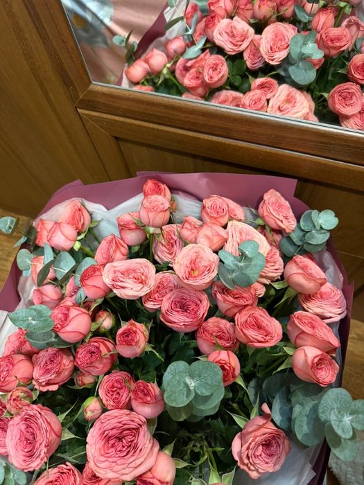 объемный букет из пионовидных роз за 13к