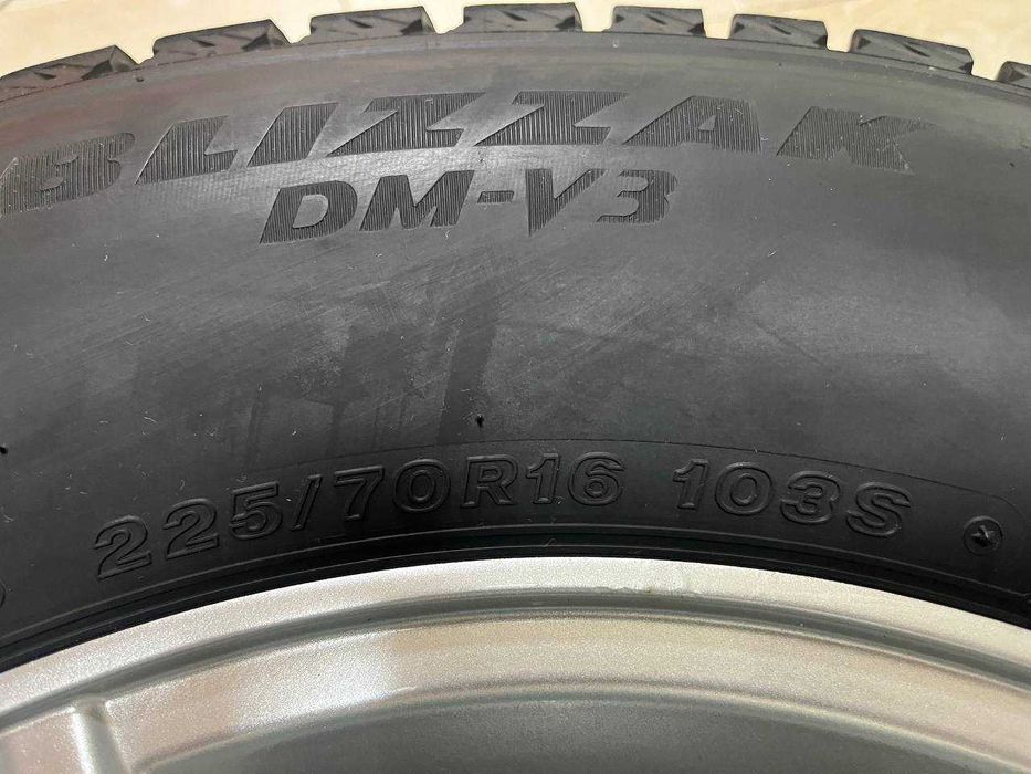 Комплект зимних шин Bridgestone 225/70/R16 Blizzak DM-V3 с дисками