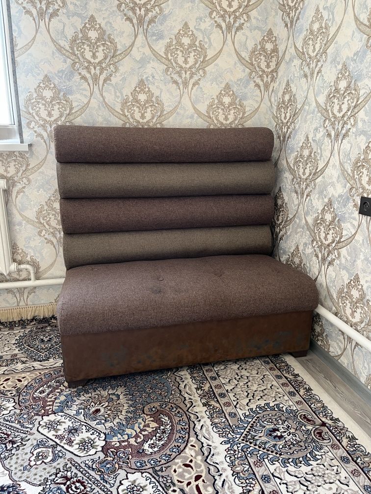 Yumshoq mebel sotiladi