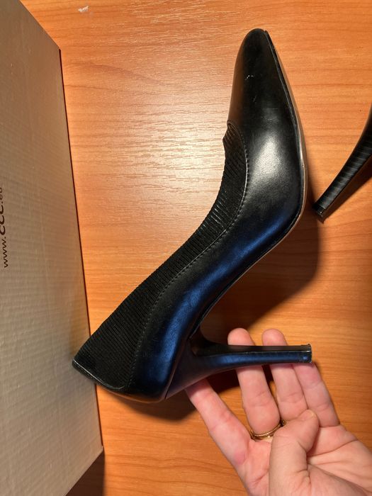 Официални черни дамски обувки на висок ток