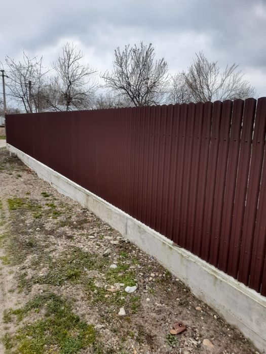 Construim garduri și porți din panouri stil jaluzea, șipca, tablă