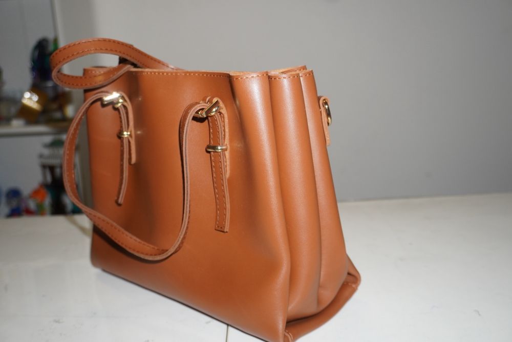 Кафява чанта с висулка Beverly Hills Polo Club