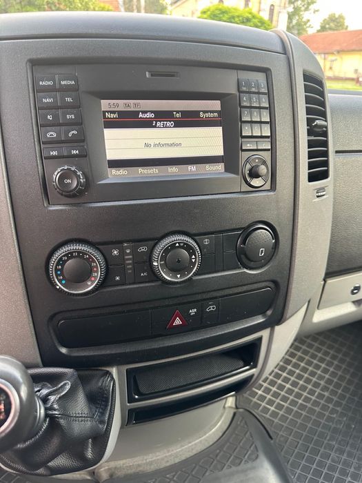 Mercedes basculabil in 3 parti