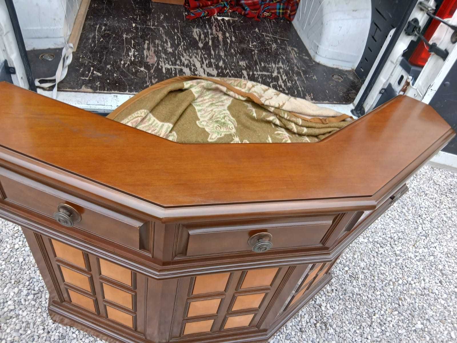 Mobilier Bar pentru Intern