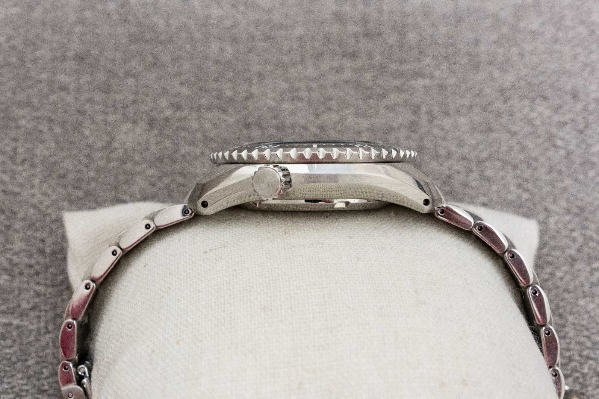 Часовник Seiko MM200 GMT SPB381J1