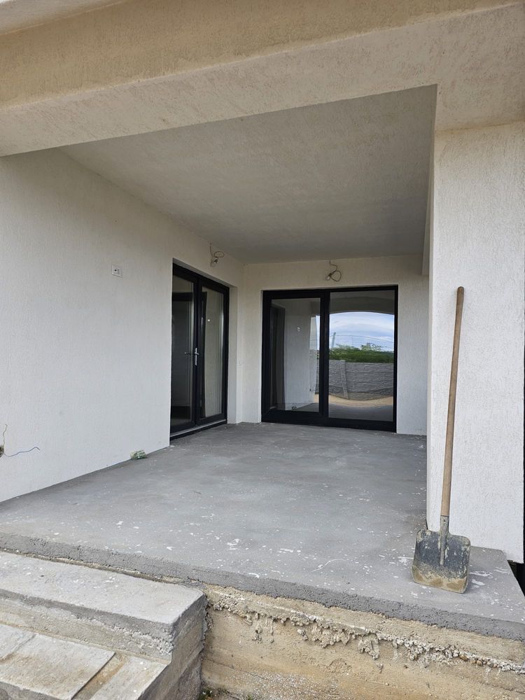 Casa de vanzare finisata la cheie Paleu!