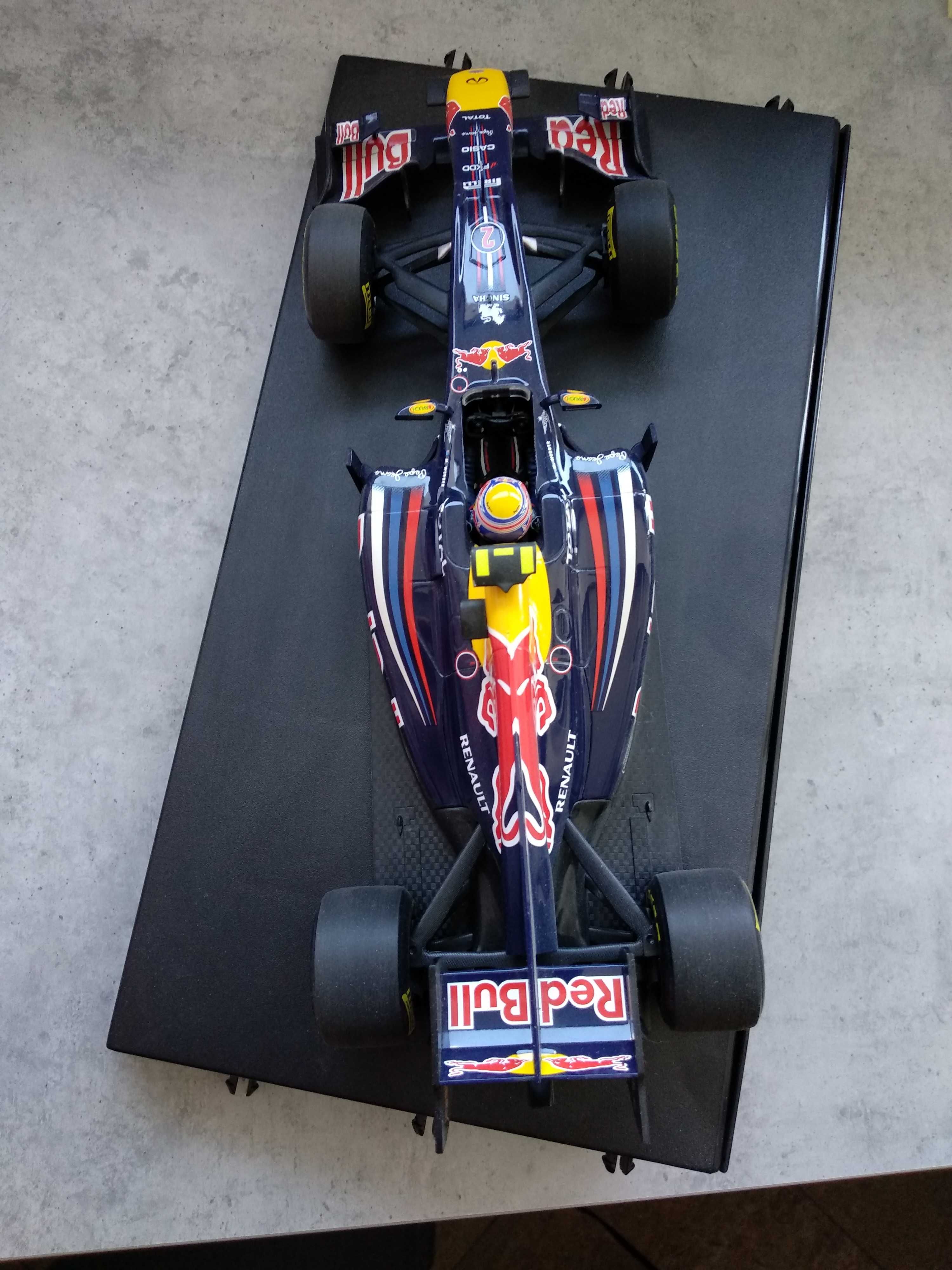 макет 1:18 Red Bull Racing Mark Webber Showcar 2011 Formula 1 болид