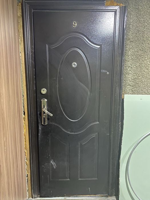 Продам входную дверь
