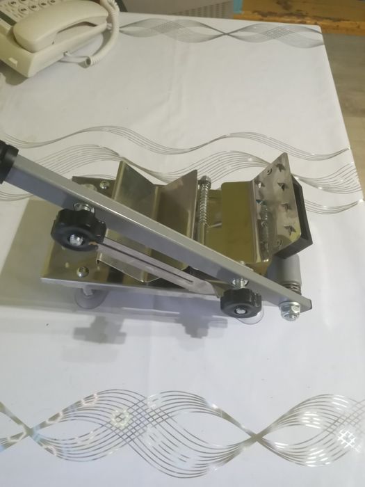 Гильотина для приготовления бекона