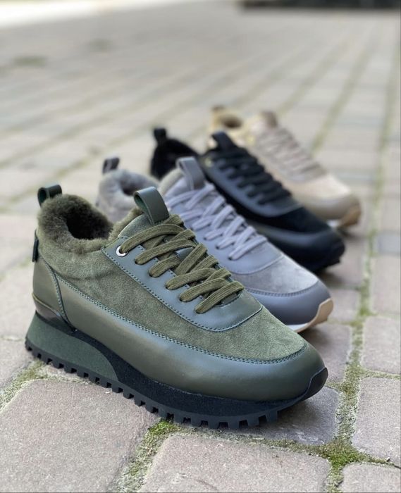 Продам зимние кроссовки.