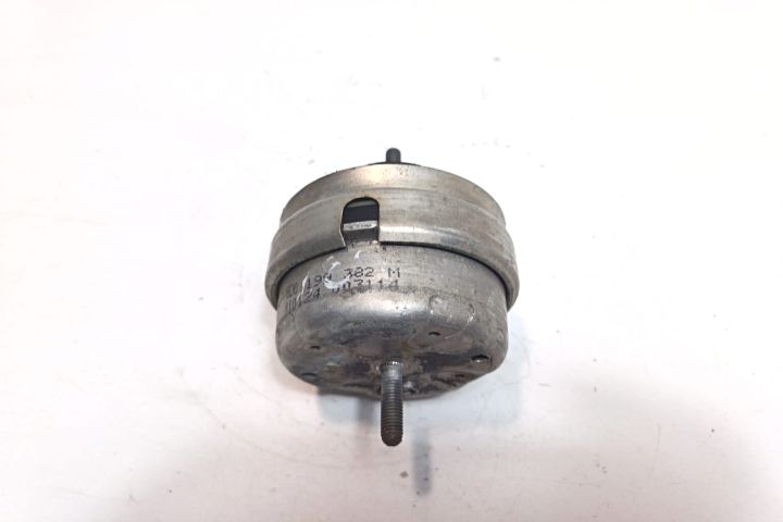 Tampon motor 8D0199382M Volkswagen VW Passat B5.5 (facelift)