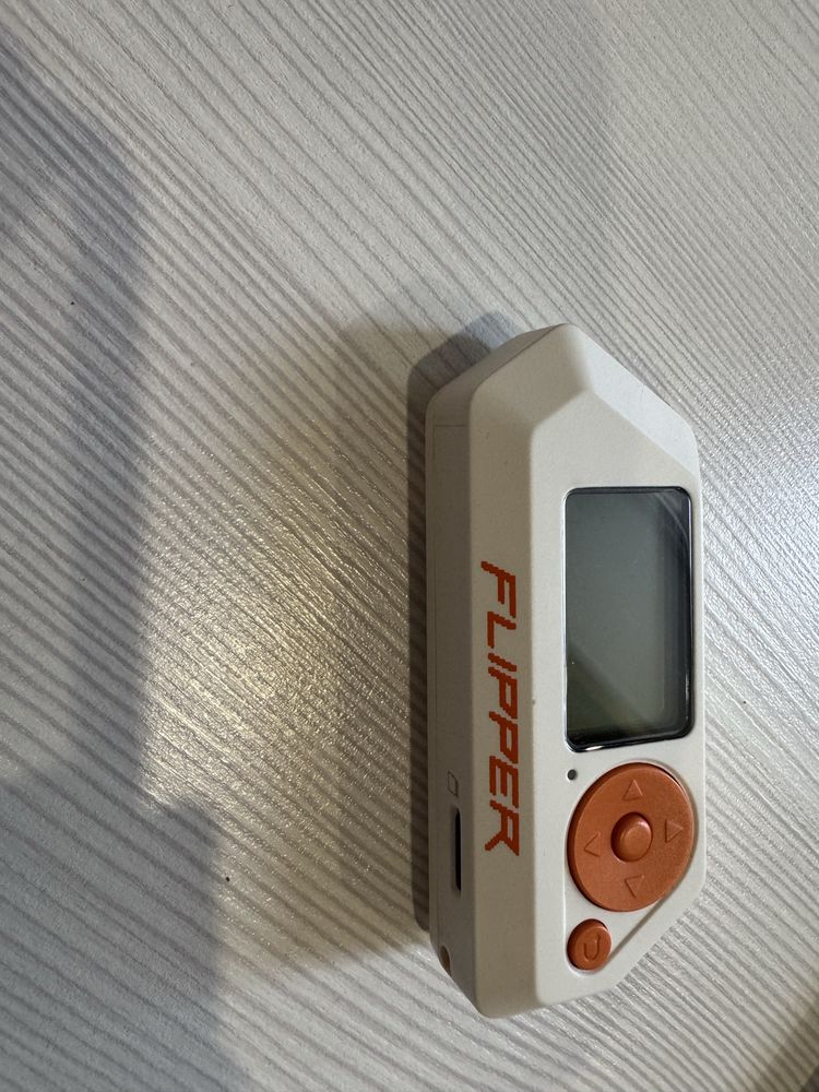 Flipper Zero в отличном состоянии с коробкой