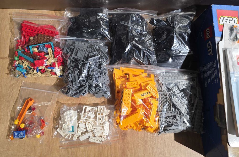 LEGO City: Macara mobila galbena de constructii 60409, 1.116 piese