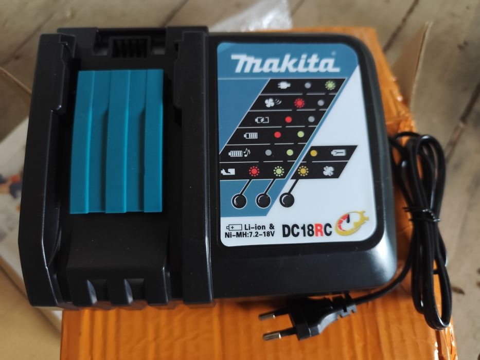 Incarcator pentru baterii makita 18 v ,tip dc18rc nou