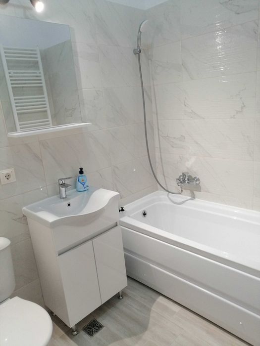 Inchiriez apartament 2 camere decomandat + 1 loc de parcare În Rotar 2