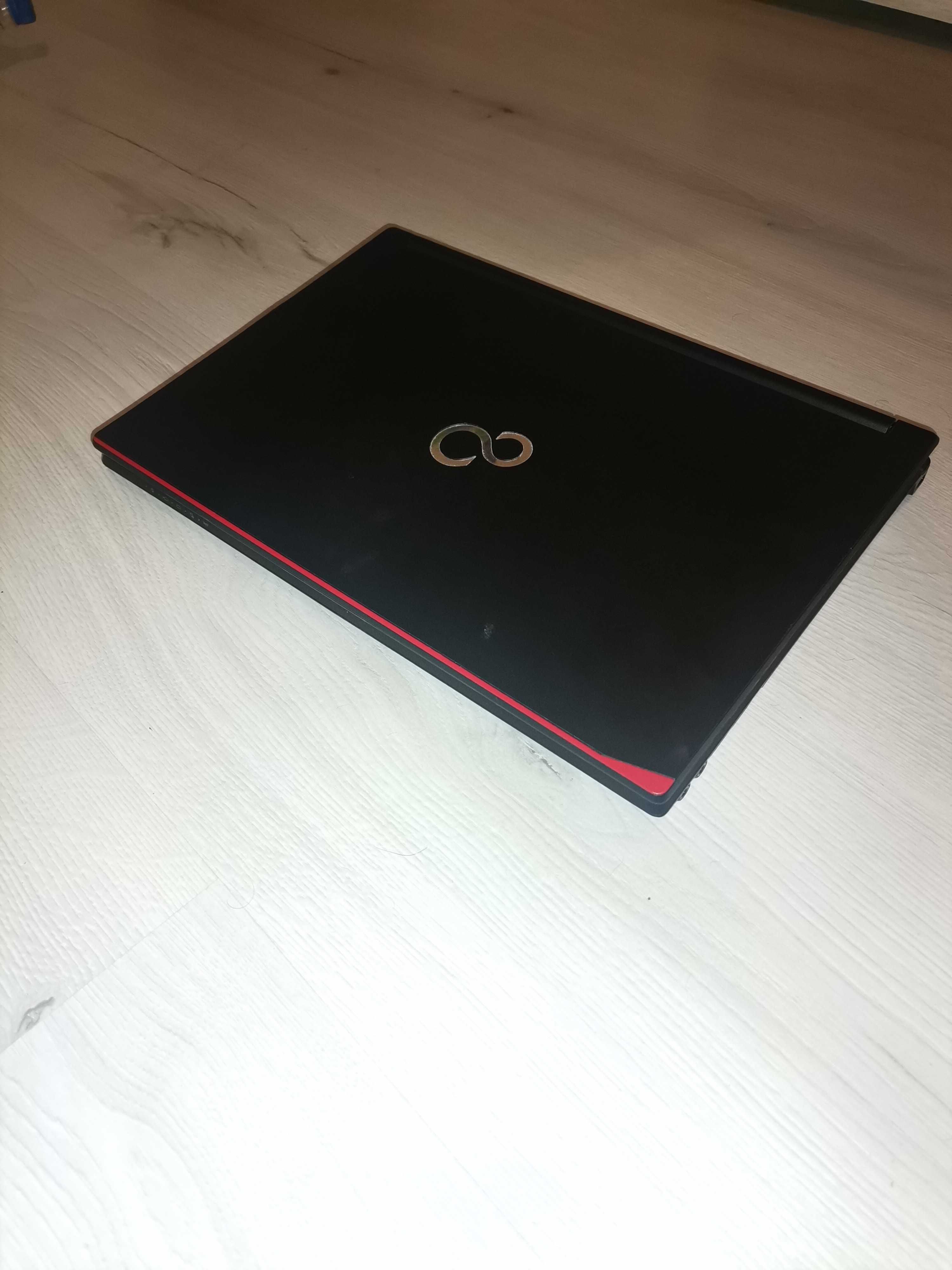 Laptop Fujitsu Siemens i3 generația 6000