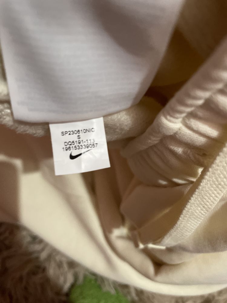 Pantaloni Nike nepurtati