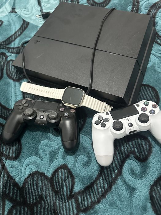 Play station 4 cu 2 manete 500gb